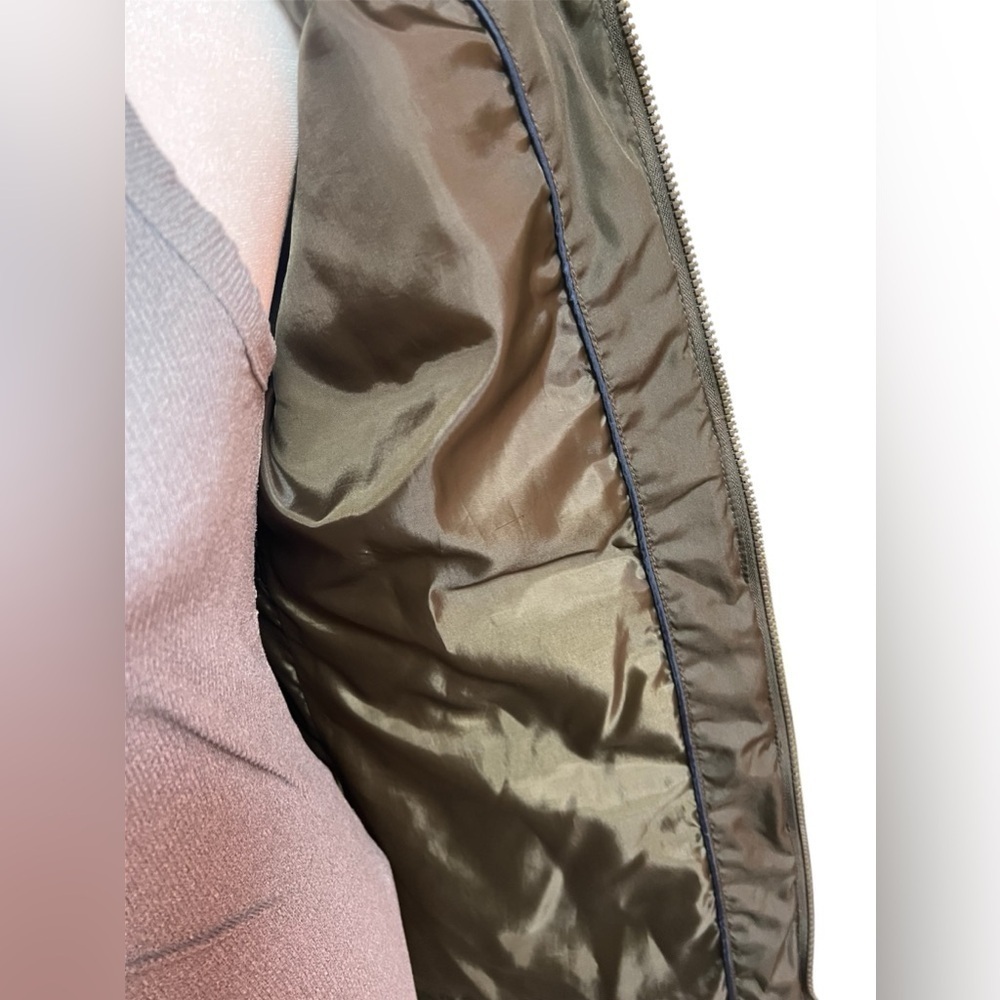 Tommy Hilfiger Olive-green Puffer Jacket. Size
Small. Excellent used condition! - Picture 8 of 17